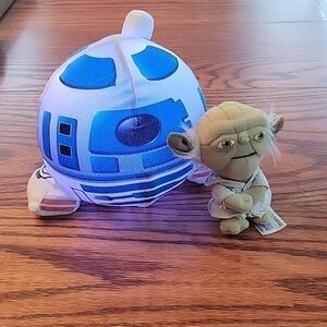 𝅺star WARS R2D2 nightlight and YODA clip on both talk.